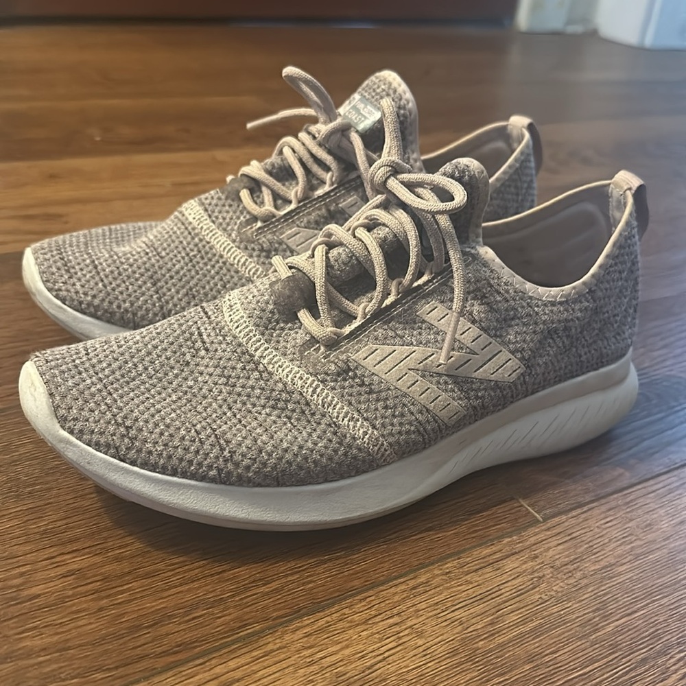 New Balance tennis shoes